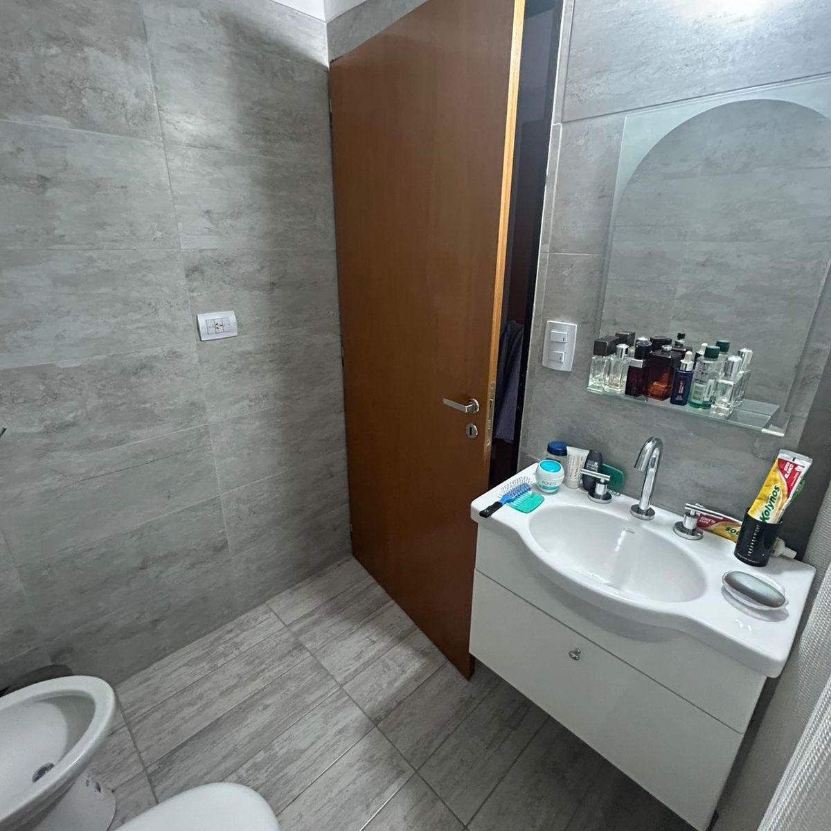Departamento 2 Ambientes Al Frente con Balcon y Cochera 5