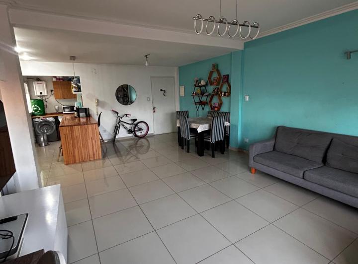 Departamento tres ambientes al frente con balcon corrido 2