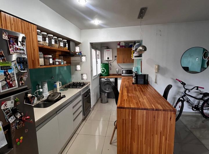Departamento tres ambientes al frente con balcon corrido 5