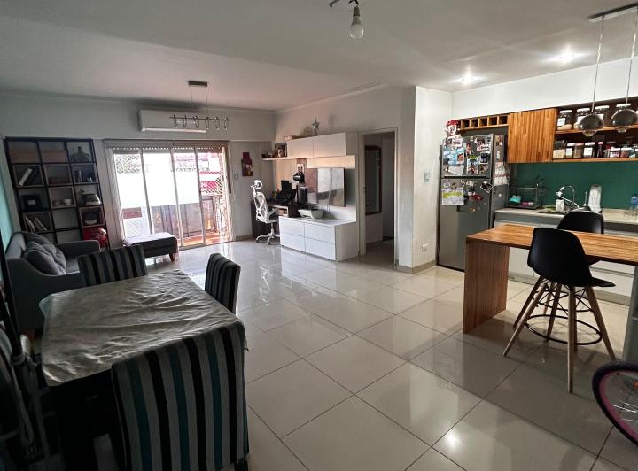 Departamento tres ambientes al frente con balcon corrido 1