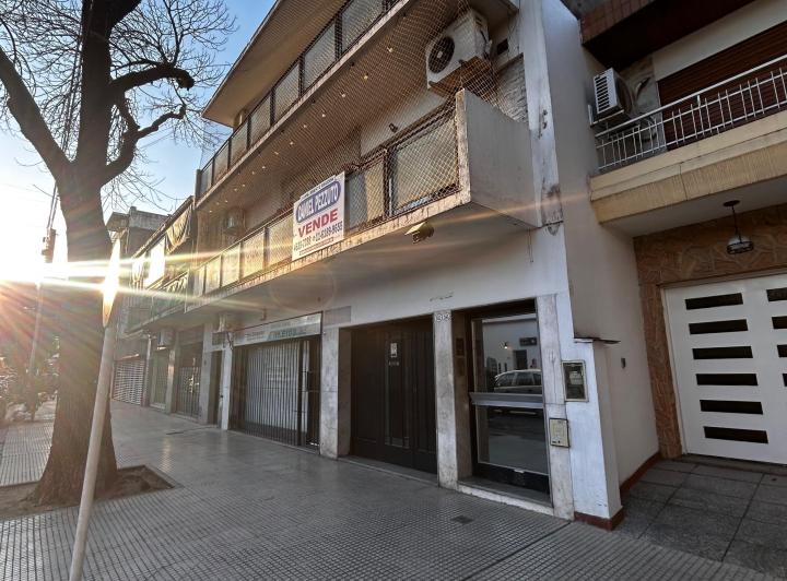 Departamento tres ambientes al frente con balcon corrido 4