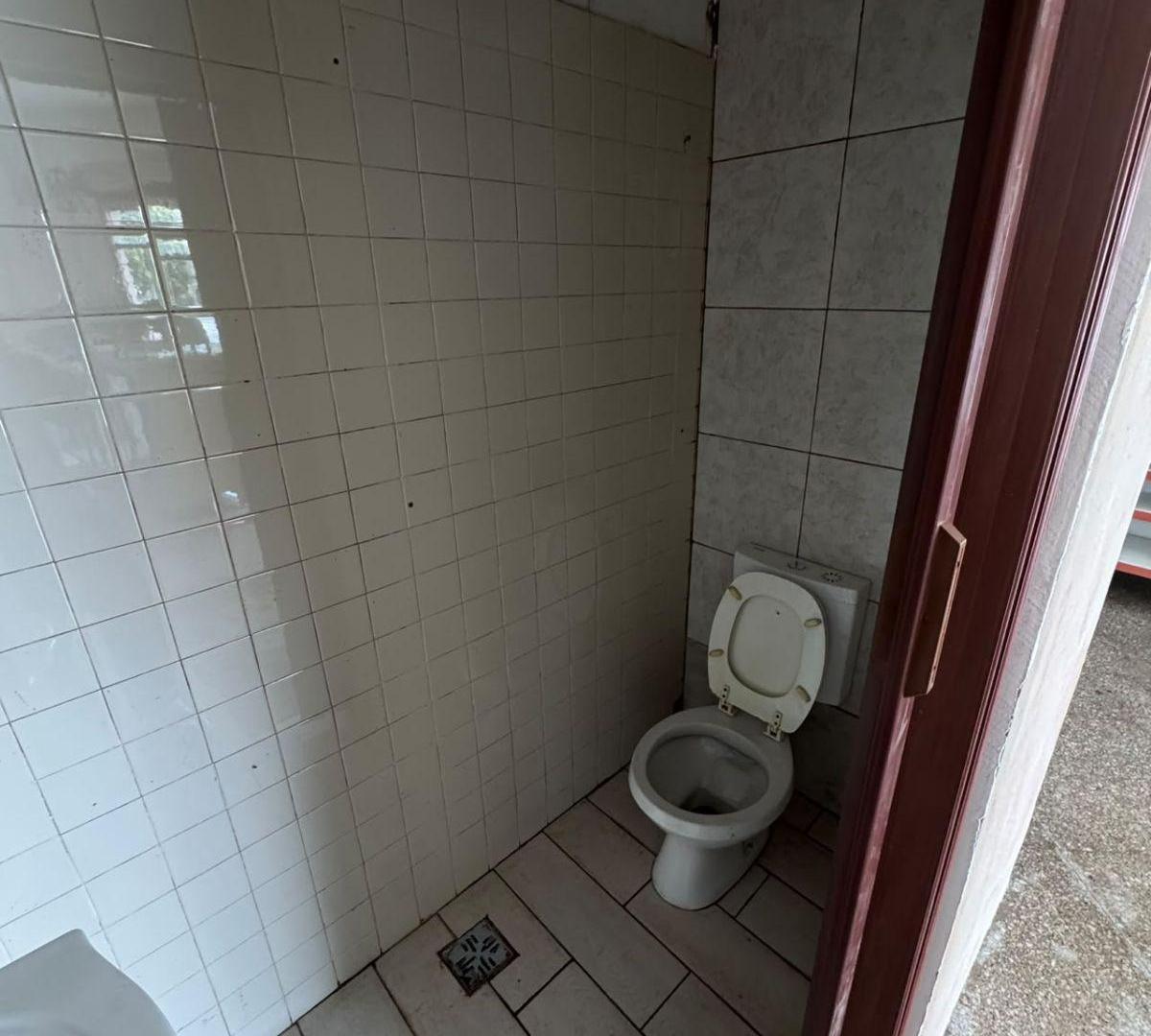 Foto de Local de 44 m² esquina en alquiler en Monte Castro, imagen 3