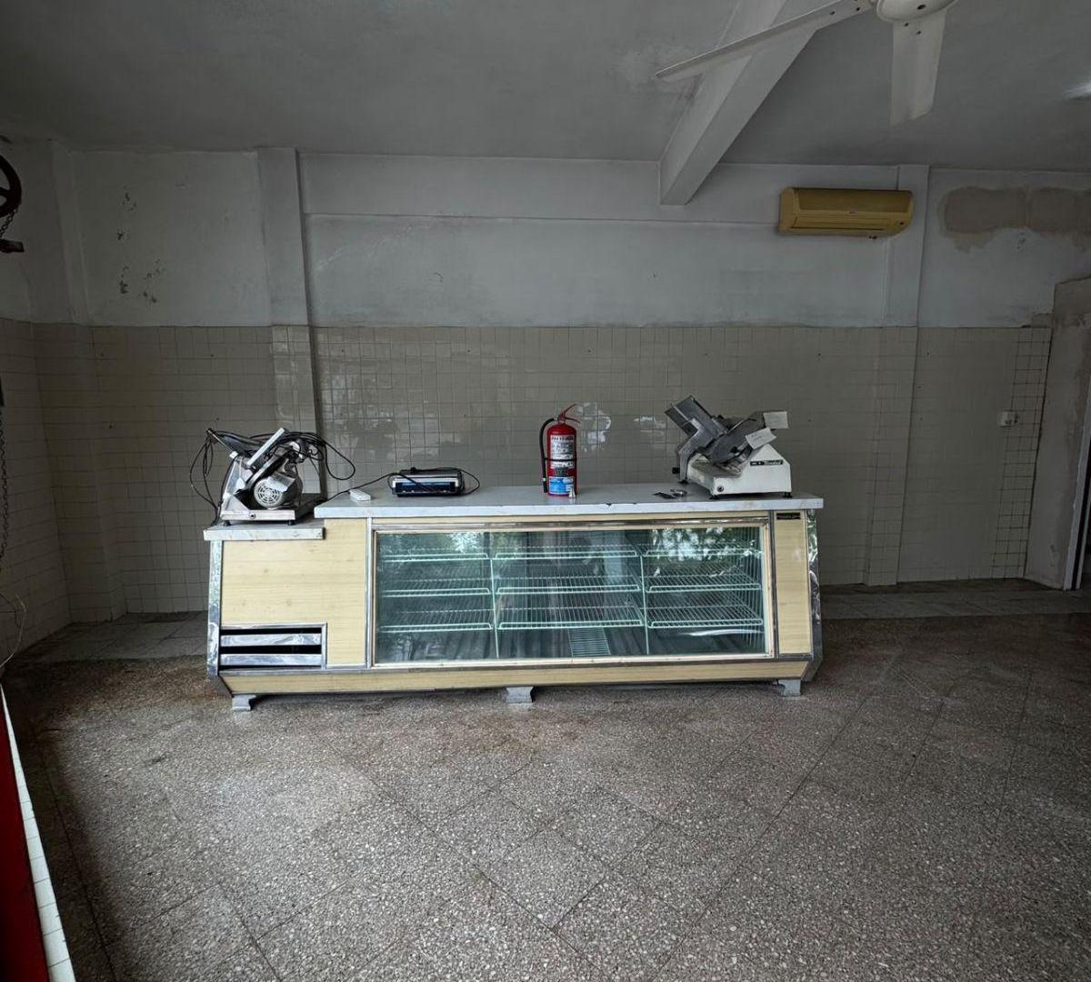 Foto de Local de 44 m² esquina en alquiler en Monte Castro, imagen 4