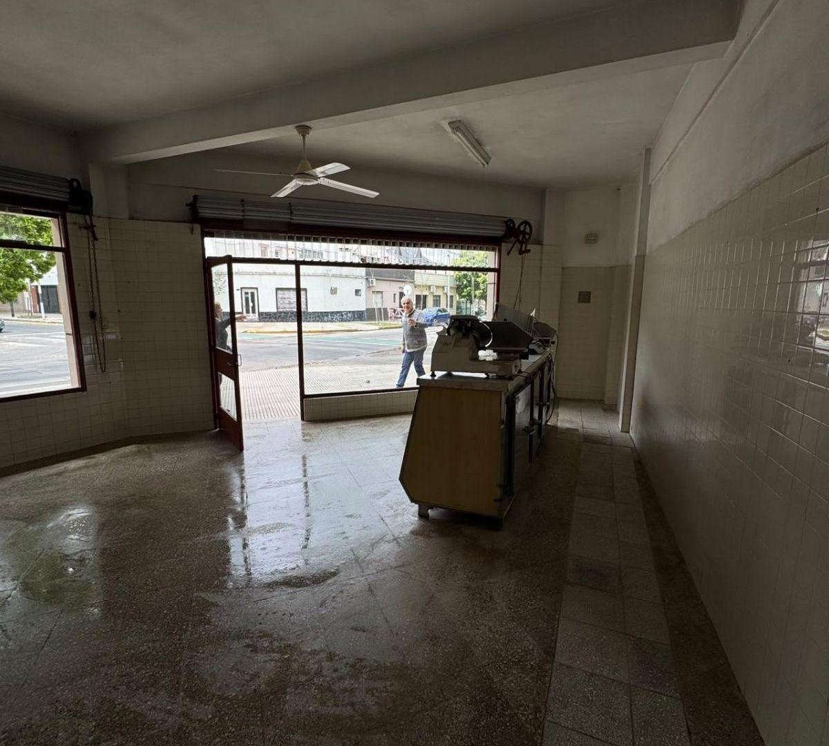 Foto de Local de 44 m² esquina en alquiler en Monte Castro, imagen 5