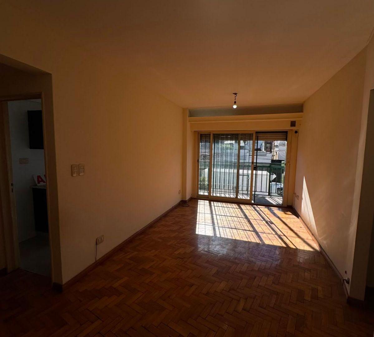Foto de Departamento 3 ambientes al frente con balcon y cochera, imagen 2