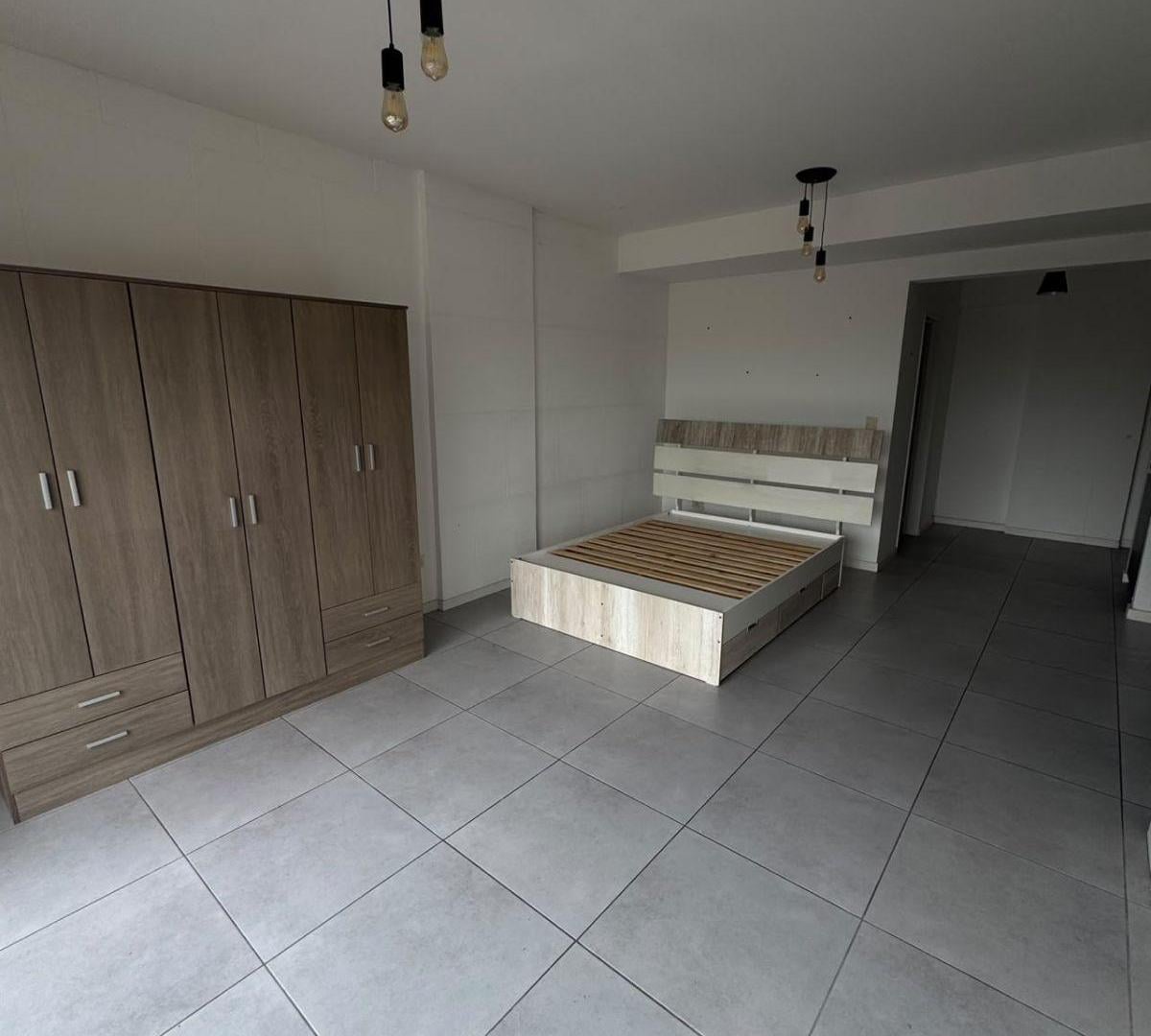 Foto de Departamento monoambiente al frente con balcon 30m2 en monte castro, imagen 5