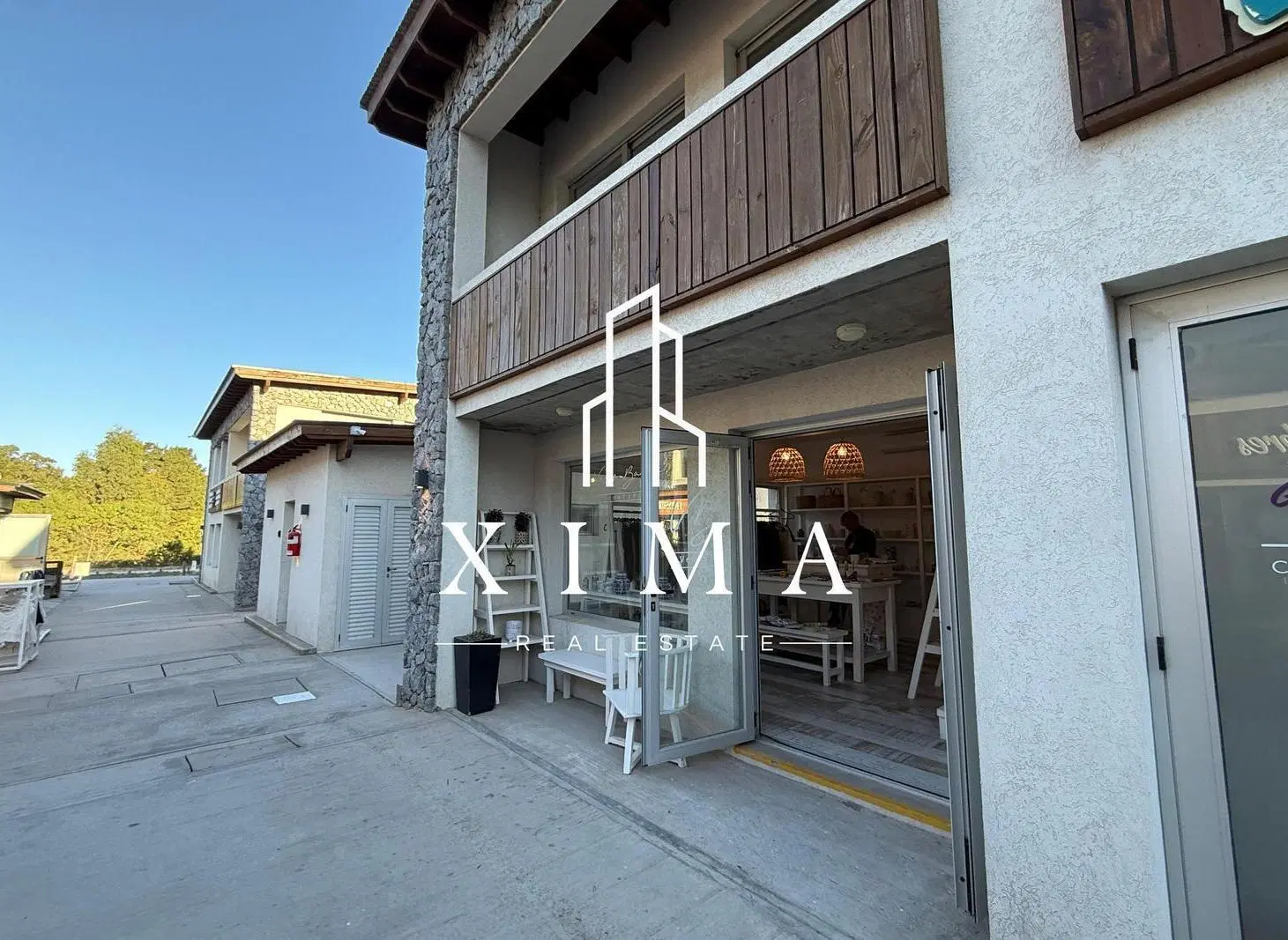 Local en Venta Costa Esmeralda 4