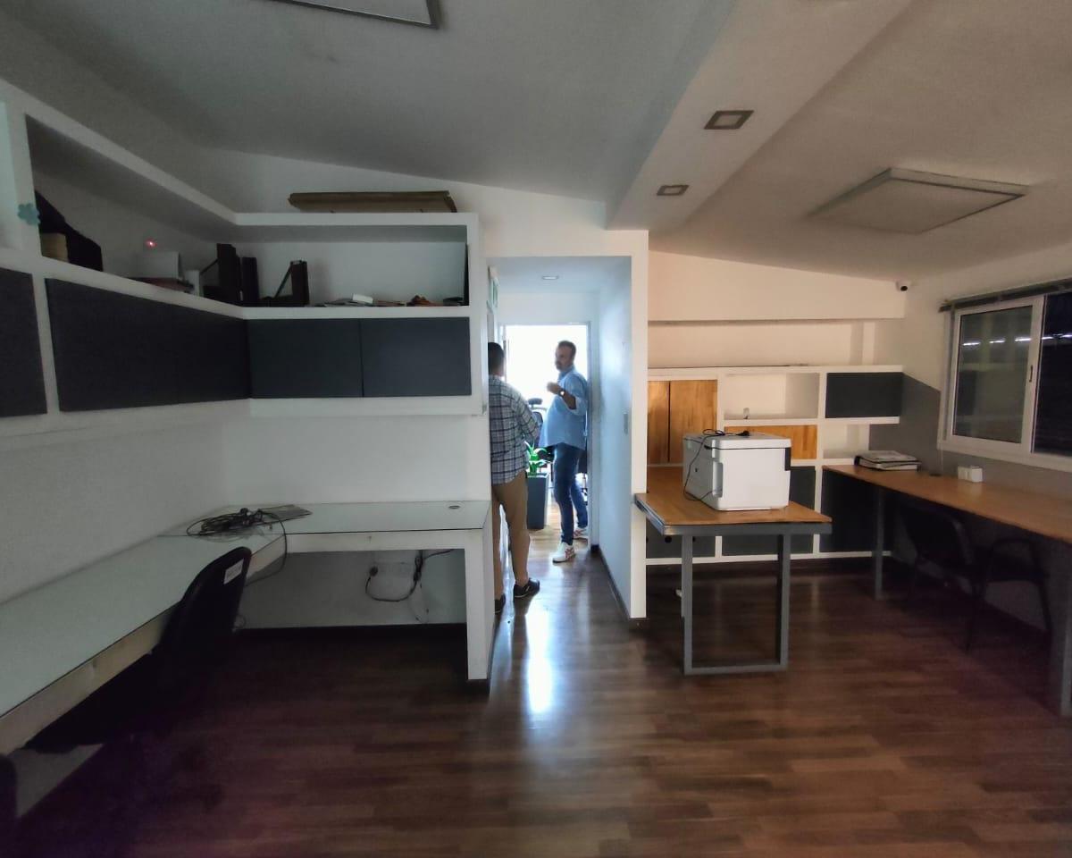 Importante Galpón/oficinas en Salta 1