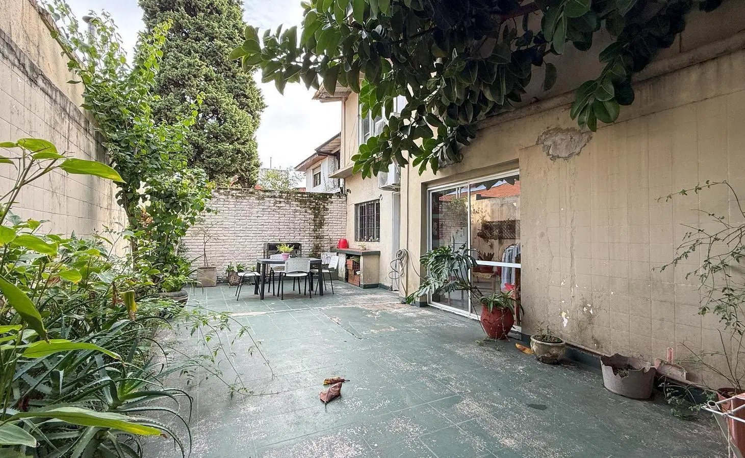 Venta - Casa 5 amb   playroom en esquina c/terraza y potencial – Florida 4