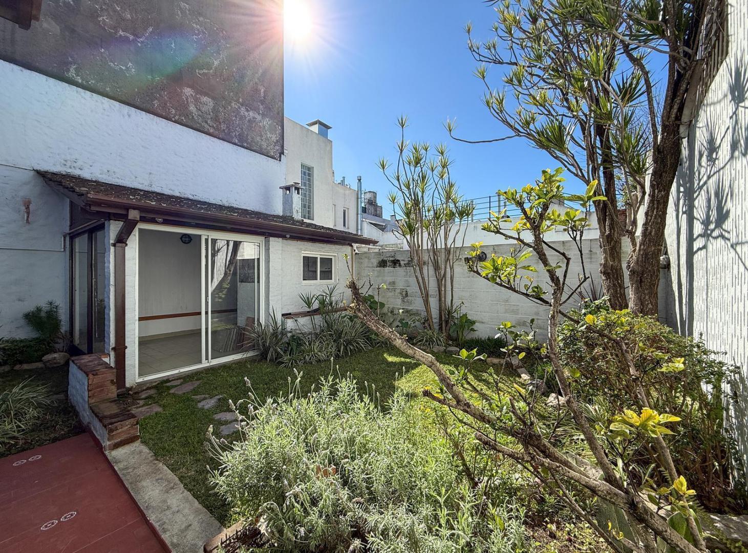Foto de CASA 5 AMBIENTES CON QUINCHO, JARDÍN Y GARAGE DOBLE – FLORIDA, imagen 3