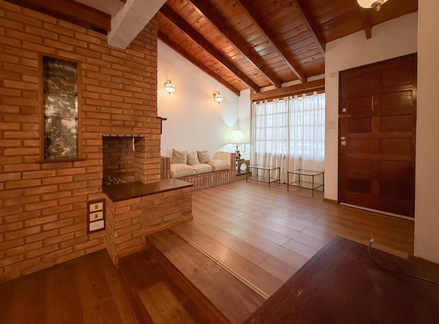 Foto de CASA 5 AMBIENTES CON QUINCHO, JARDÍN Y GARAGE DOBLE – FLORIDA, imagen 2