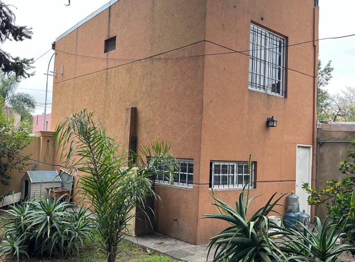 VENTA CASA EN EL TATO + 3 DEPARTAMENTOS 5