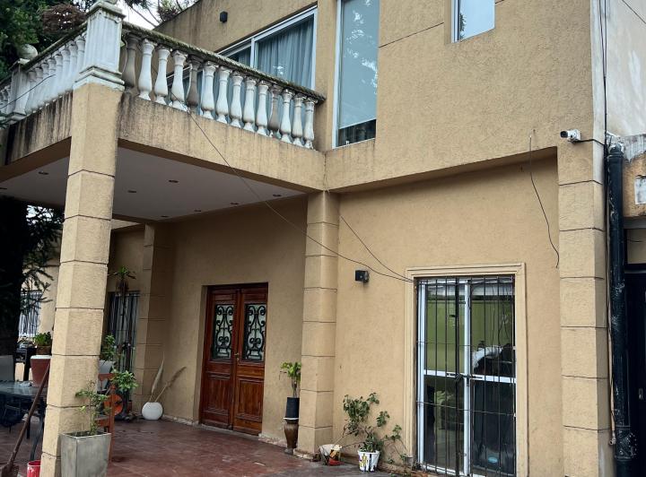 VENTA CASA EN EL TATO + 3 DEPARTAMENTOS 4