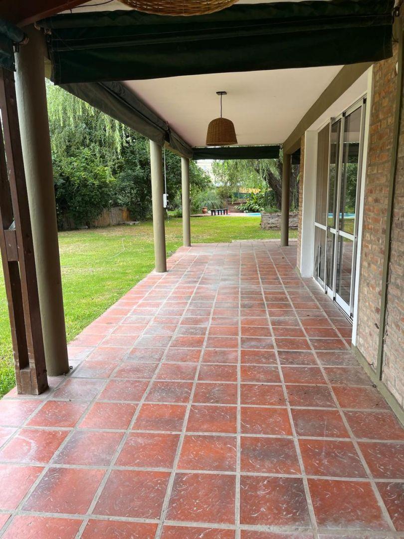 Venta casa 4 dormitorios Country Logaritmo Ibarlucea