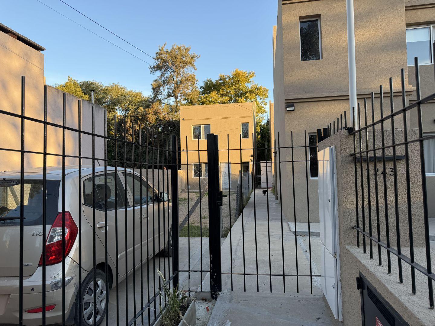 ALQUILER CASA DUPLEX 2 DORMITORIOS ESTRENAR FUNES