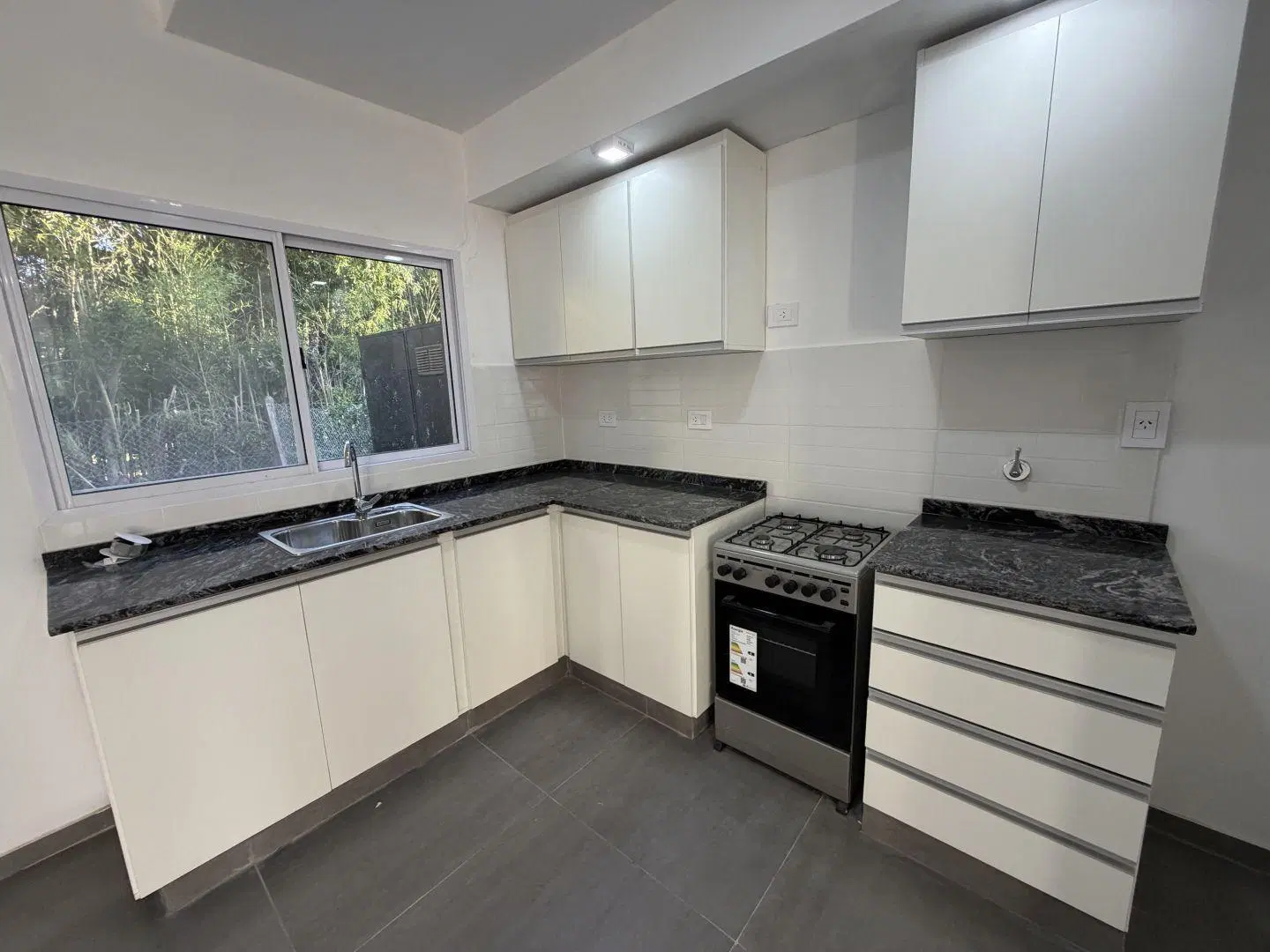 ALQUILER CASA DUPLEX 2 DORMITORIOS ESTRENAR FUNES 5