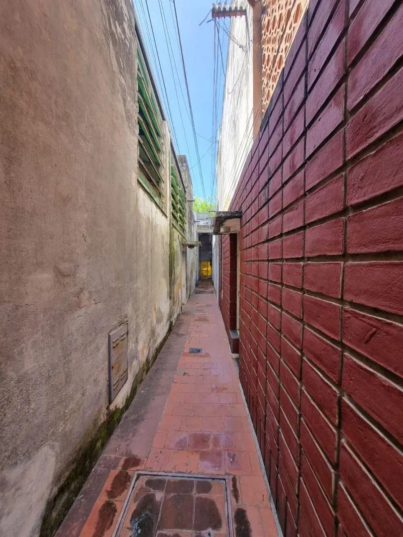 Venta casa pasillo nueva 3 dormitorios, terraza quincho pileta Pichincha 5