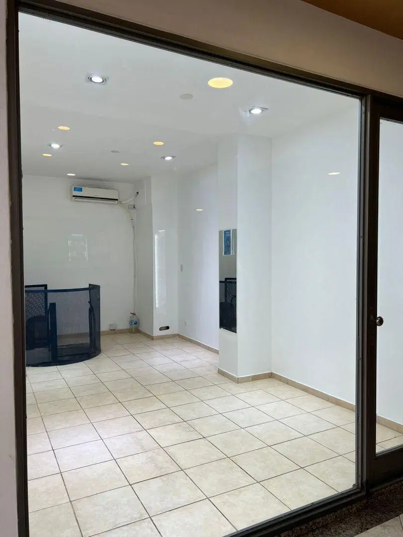 Venta Local comercial con deposito Mitre 960 Galeria Rosario 3