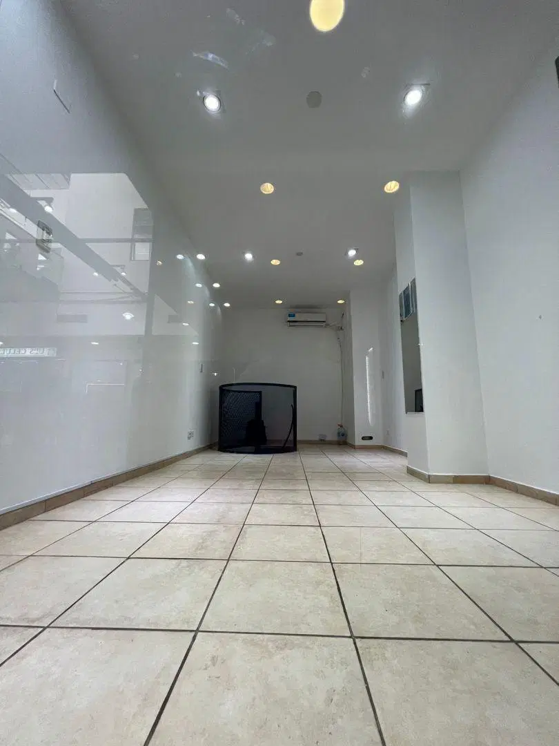 Venta Local comercial con deposito Mitre 960 Galeria Rosario 4