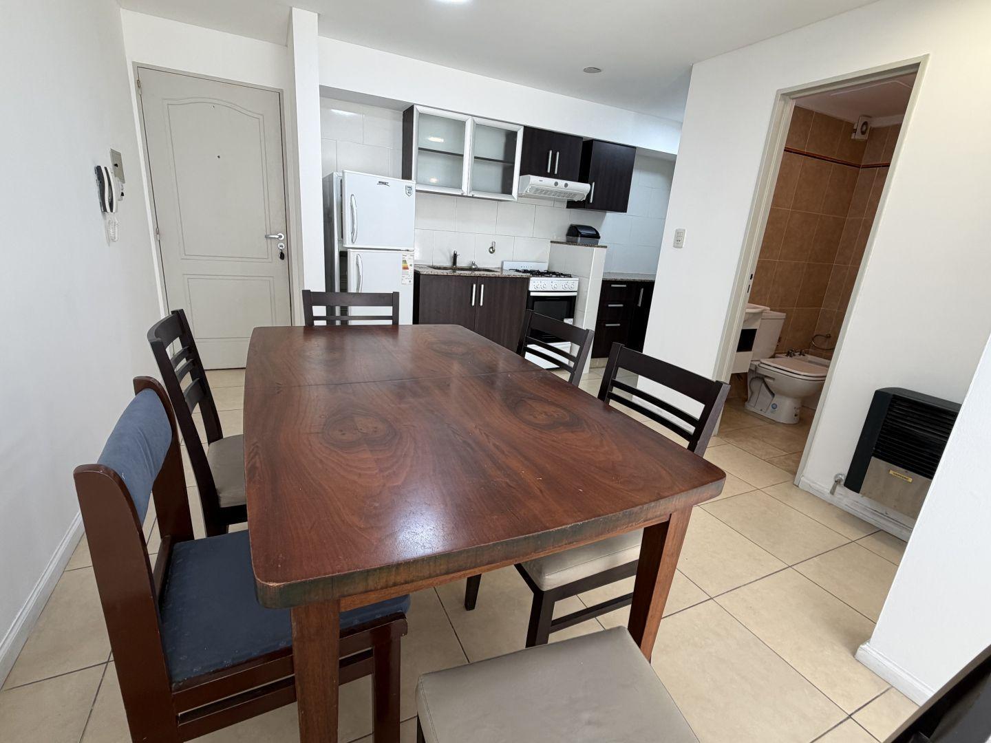 Foto de Alquiler departamento 1 dormitorio semi amoblado con balcón Tucumán, imagen 4