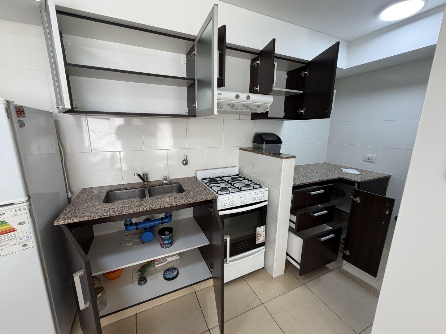 Foto de Alquiler departamento 1 dormitorio semi amoblado con balcón Tucumán, imagen 3