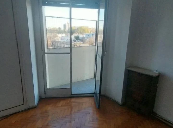 Excelente 3 ambientes al frente con balcón lavadero y AA 4