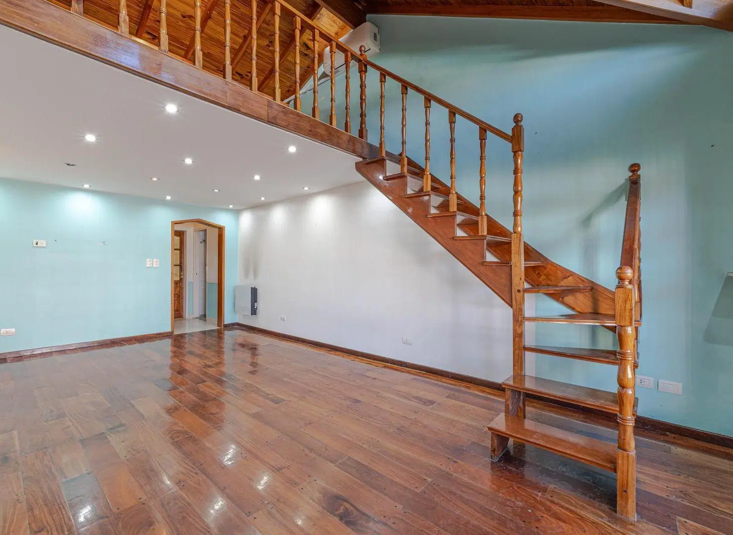 Casa en VENTA en Villa Luzuriaga con Pileta y Quincho 5