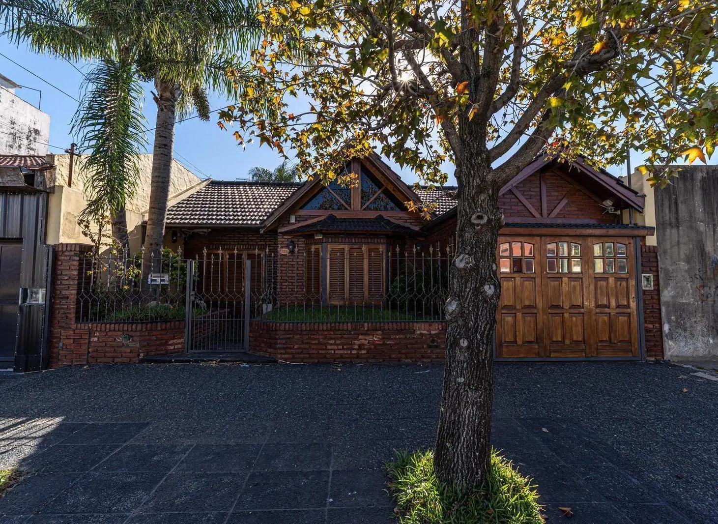 Casa en VENTA en Villa Luzuriaga con Pileta y Quincho 3