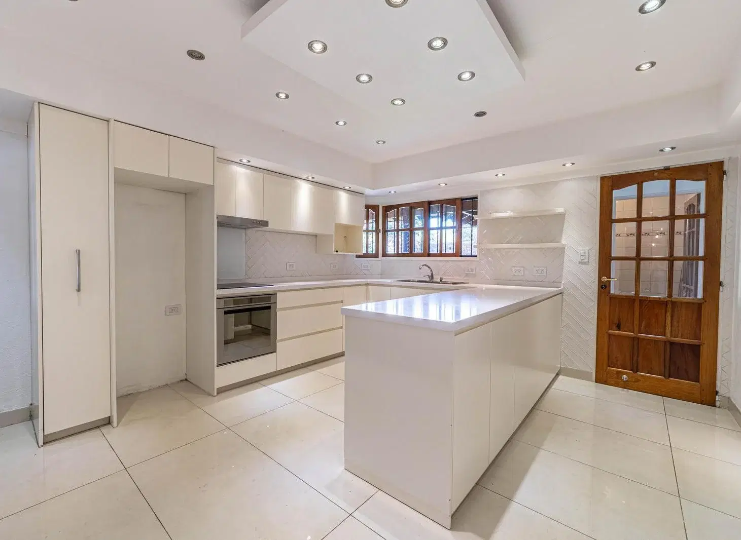 Casa en VENTA en Villa Luzuriaga con Pileta y Quincho 1
