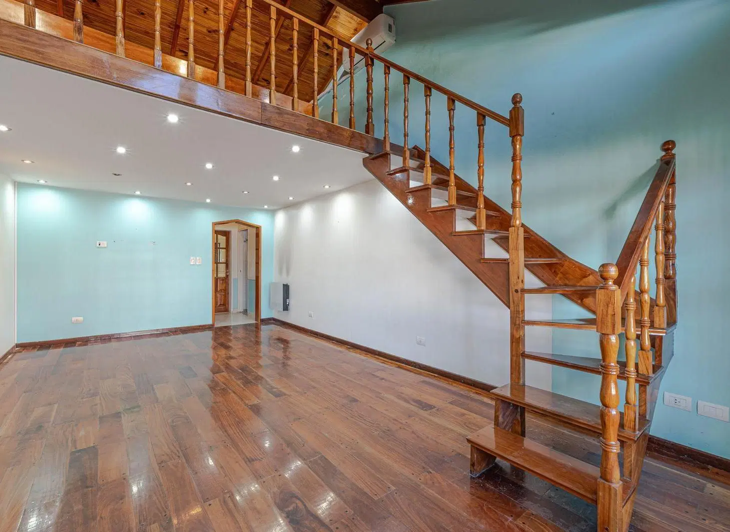 Casa en VENTA en Villa Luzuriaga con Pileta y Quincho 4