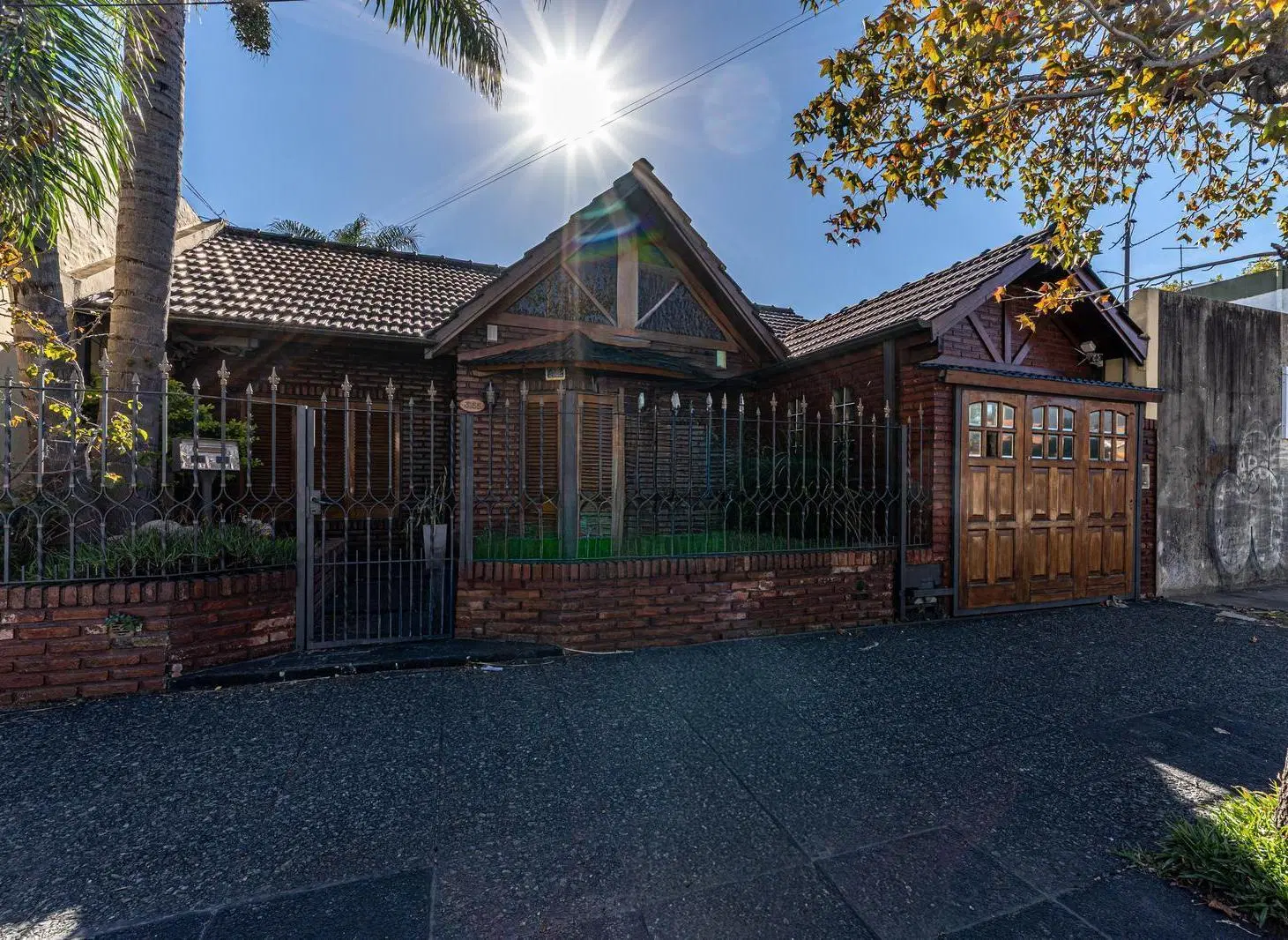 Casa en VENTA en Villa Luzuriaga con Pileta y Quincho 2