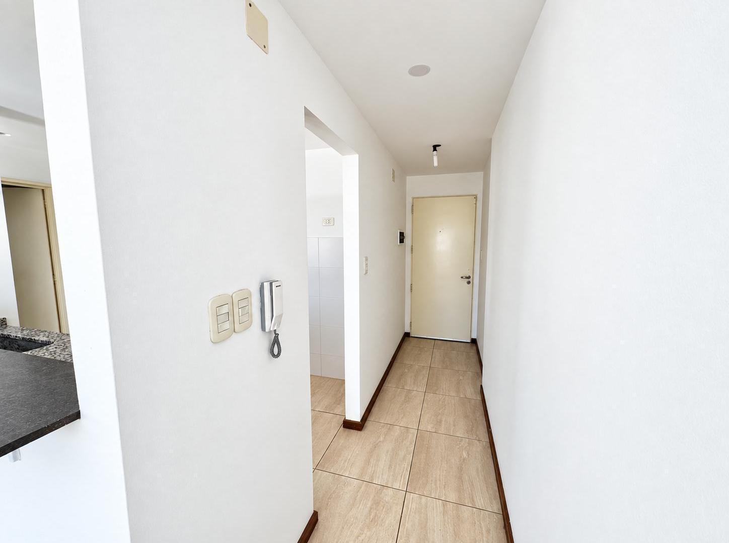 Foto de Alquiler Departamento 2 Ambientes, con balcón, cochera y baulera, imagen 2