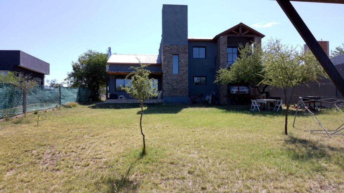 VENDO CASA EN BARRIO CERRADO BELA VISTA, OPORTUNIDAD EN RIO CEBALLOS SIERRAS CHISCAS!