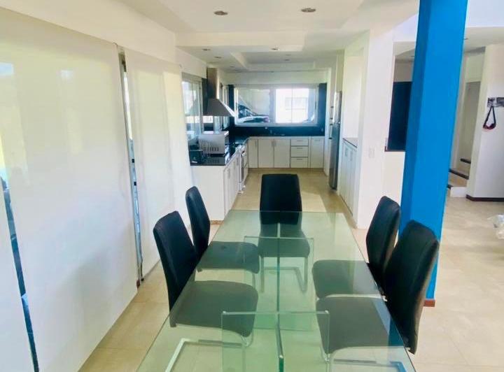 Casa en alquiler en costa esmeralda con pileta climatizada 2