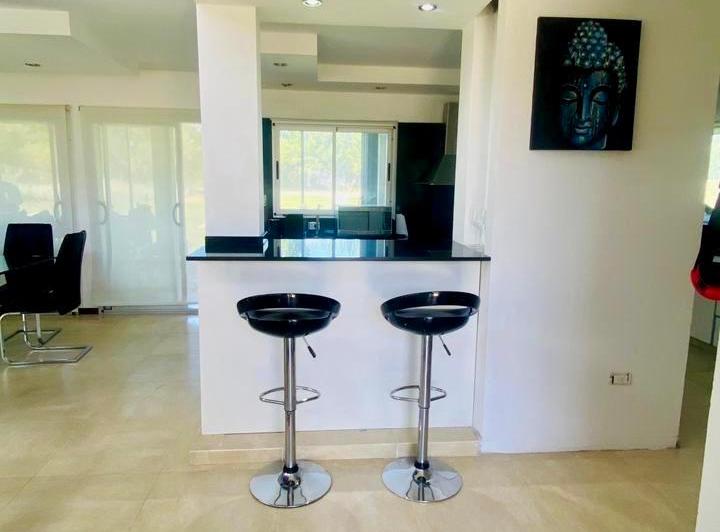 Casa en alquiler en costa esmeralda con pileta climatizada 4