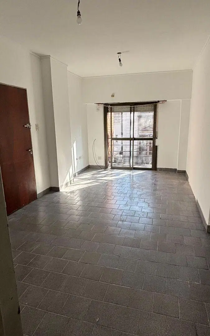 Departamento al frente zona centro 8