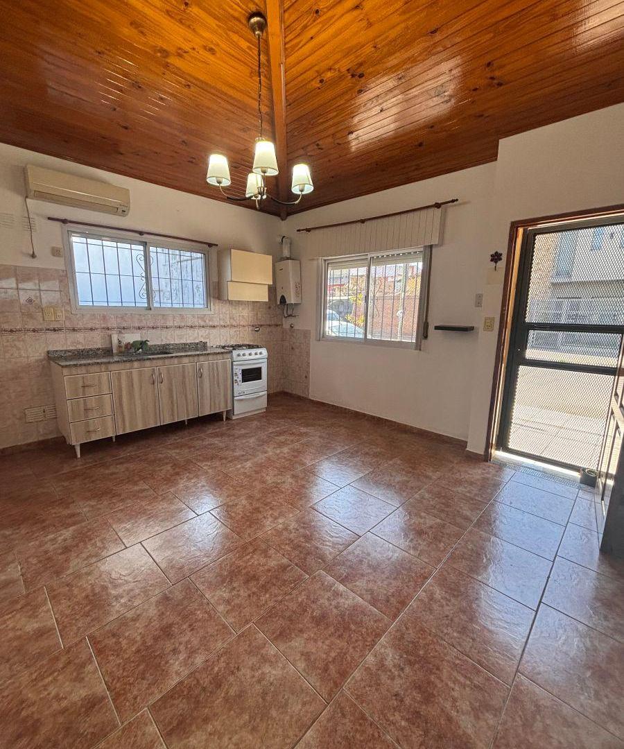 Foto de Departamento de 2 ambientes en alquiler en Valentín Alsina, imagen 3