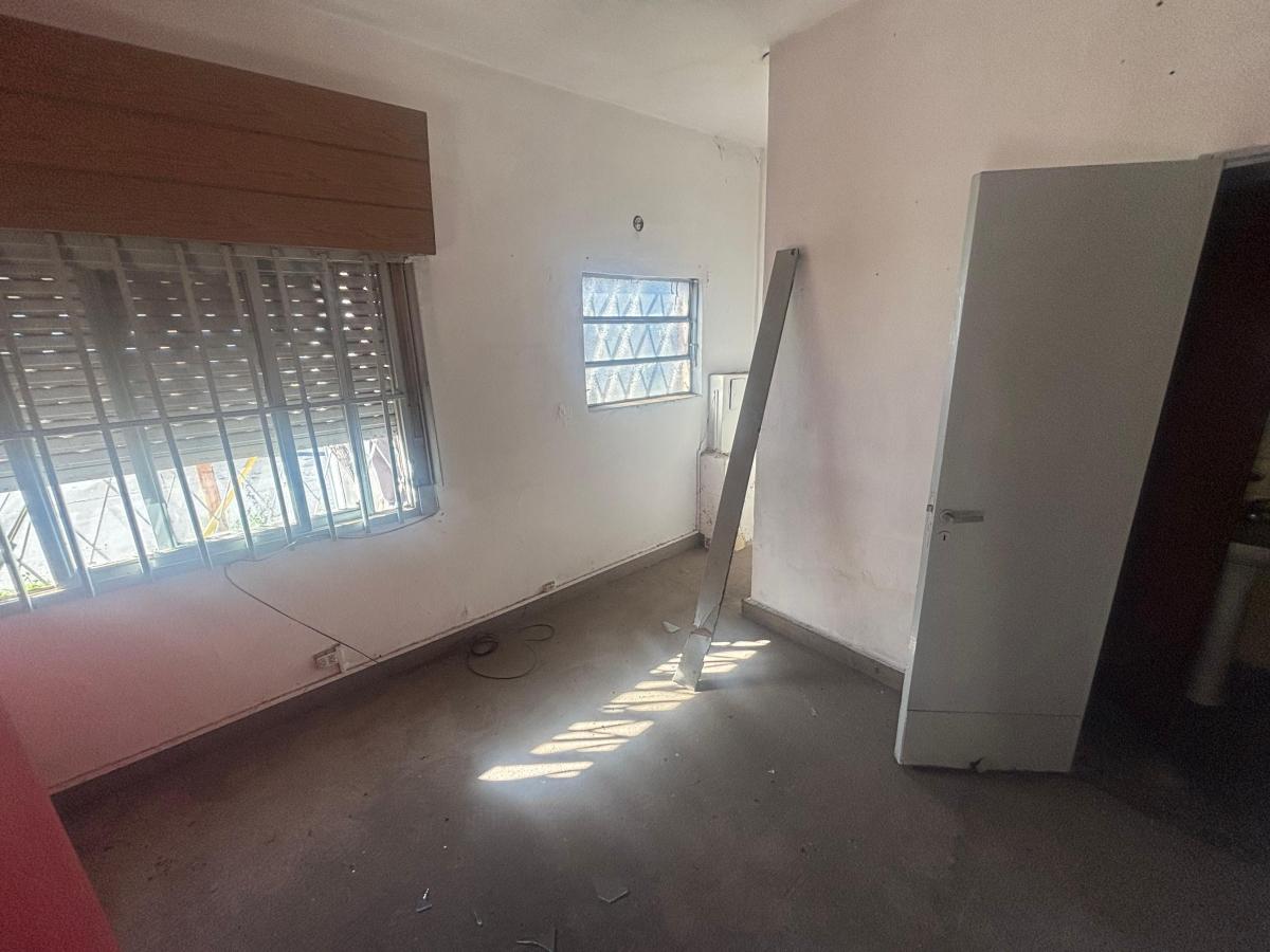 Local Comercial en Venta, Excelente Ubicación, Apto Credito - Morón, Zona Oeste 5