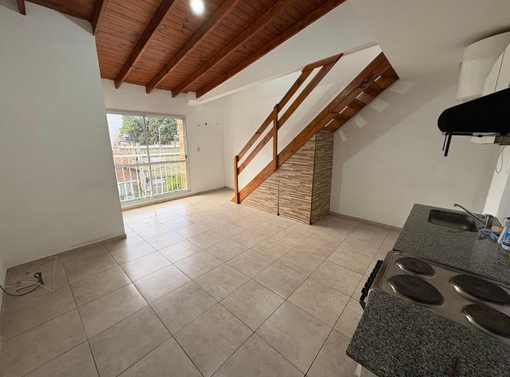 Departamento 2 Ambientes - Excelente ubicación - Bajas expensas - Morón centro 1