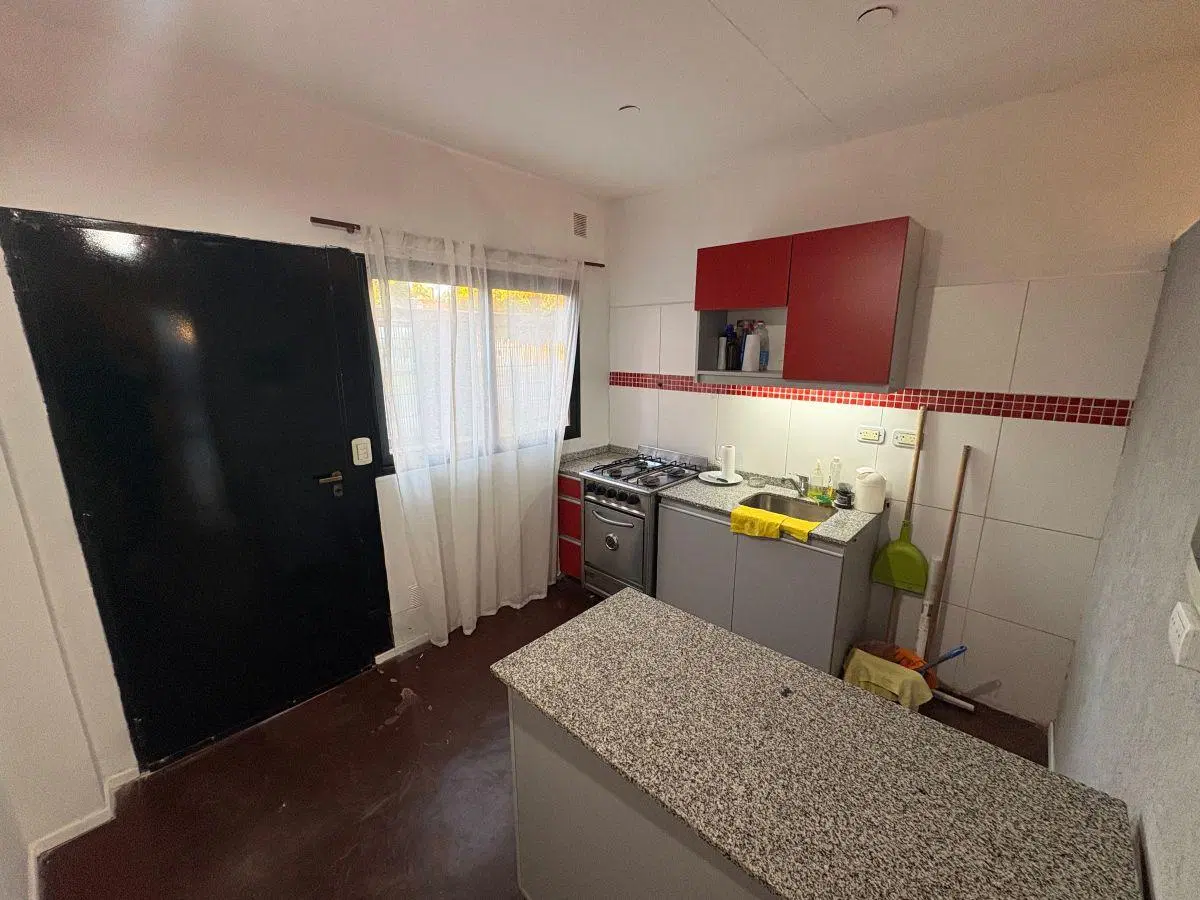 Dúplex 3 Ambientes en Alquiler - Cochera - Jardín con Parrilla y Lavadero - Morón Sur 2