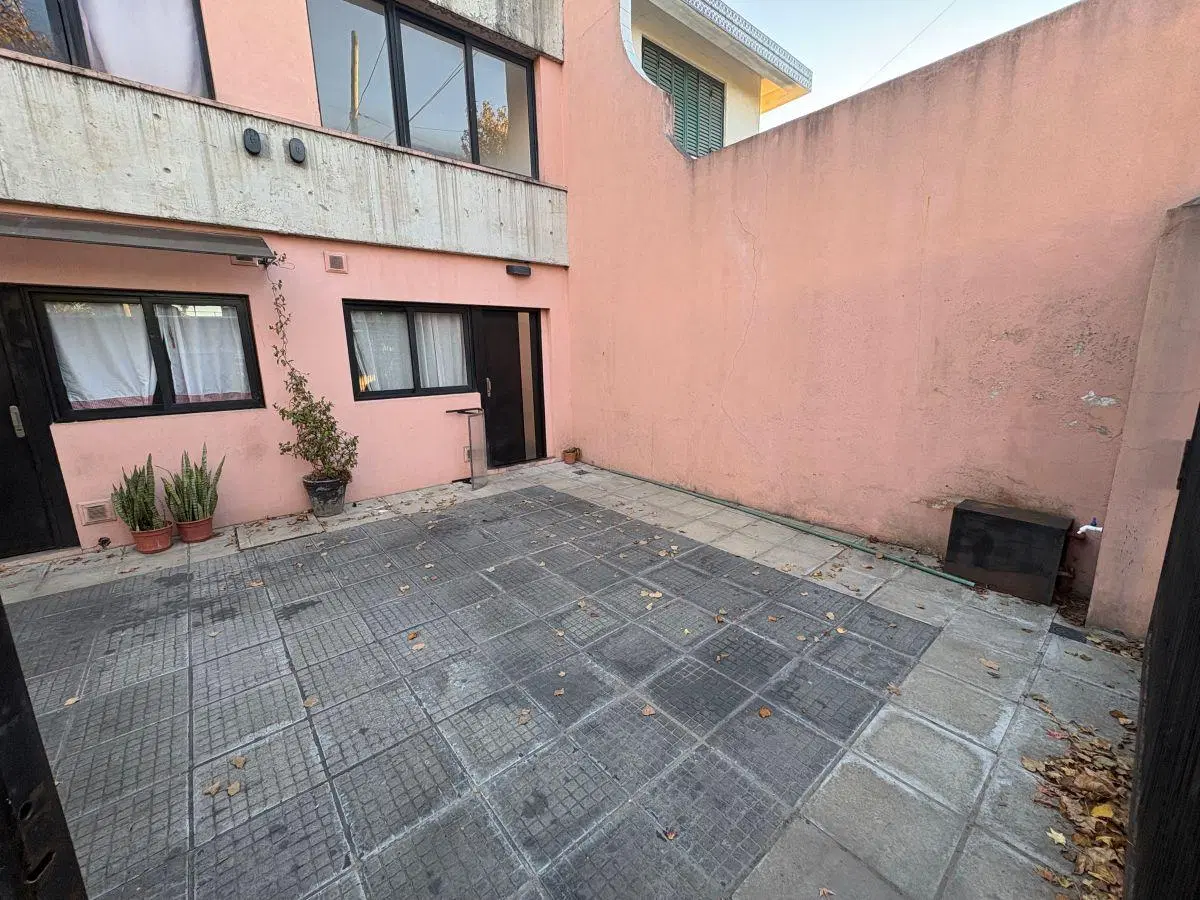 Dúplex 3 Ambientes en Alquiler - Cochera - Jardín con Parrilla y Lavadero - Morón Sur 1