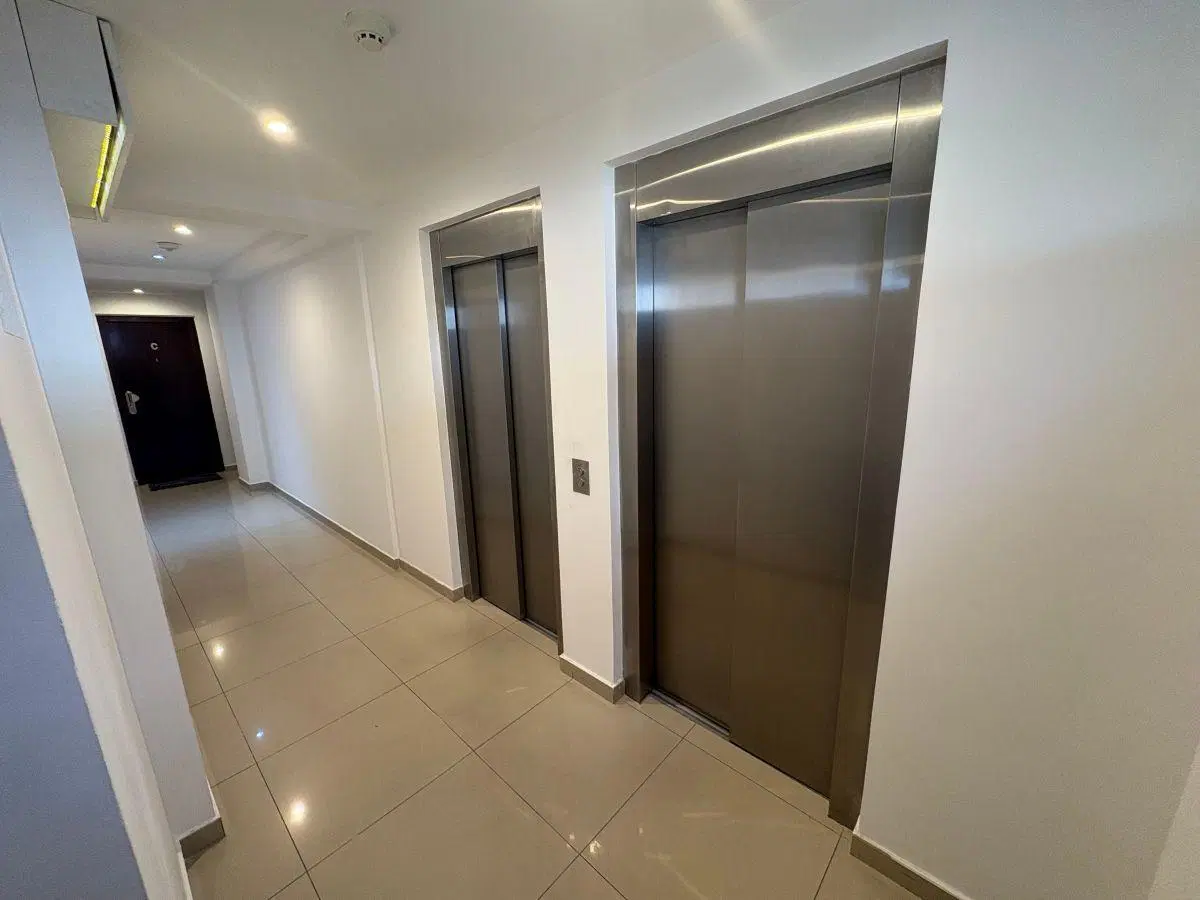 Oficina Comercial en Alquiler - Morón Premium - 4 Ambientes - 2 Cocheras - 4 Baños - Morón Centro 5