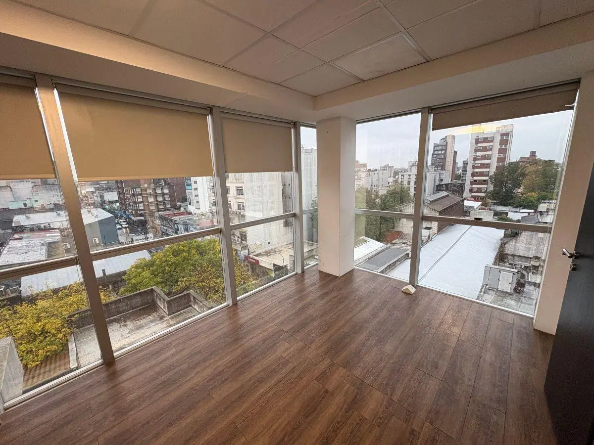 Oficina Comercial en Alquiler - Morón Premium - 4 Ambientes - 2 Cocheras - 4 Baños - Morón Centro 2