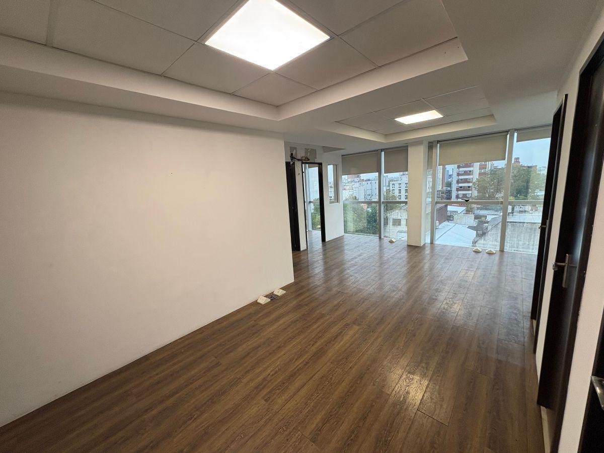 Oficina Comercial en Alquiler - Morón Premium - 4 Ambientes - 2 Cocheras - 4 Baños - Morón Centro