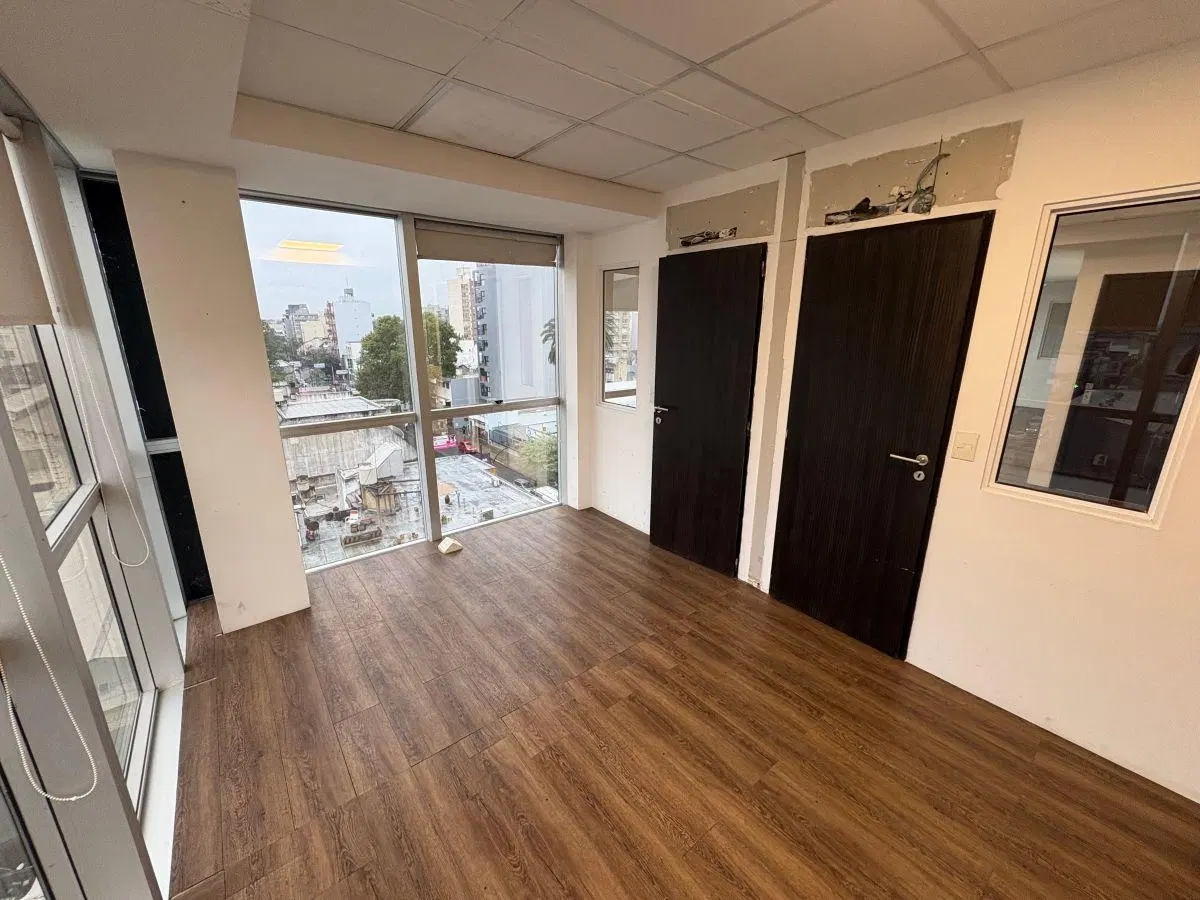 Oficina Comercial en Alquiler - Morón Premium - 4 Ambientes - 2 Cocheras - 4 Baños - Morón Centro 2