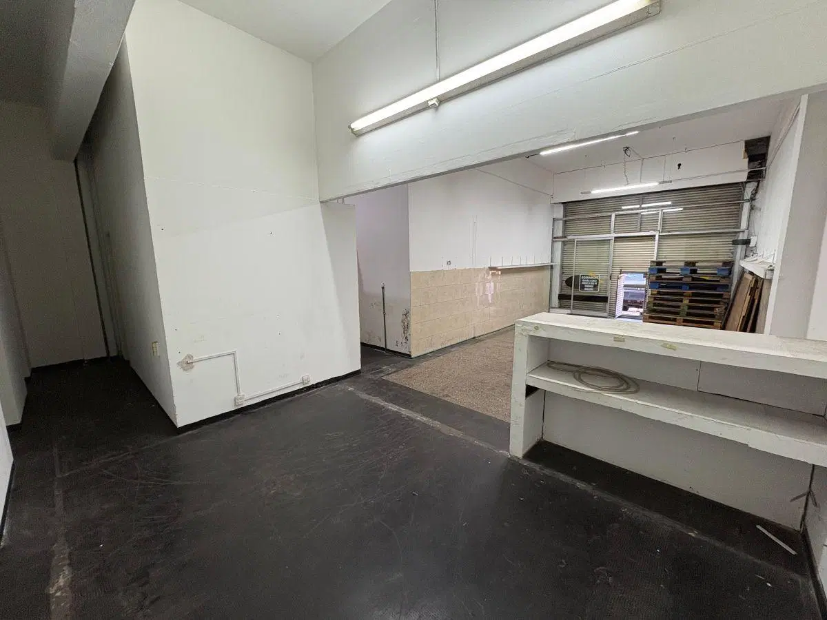 Local Comercial en Alquiler - 77m2 - Excelente Ubicación - Morón Sur 5