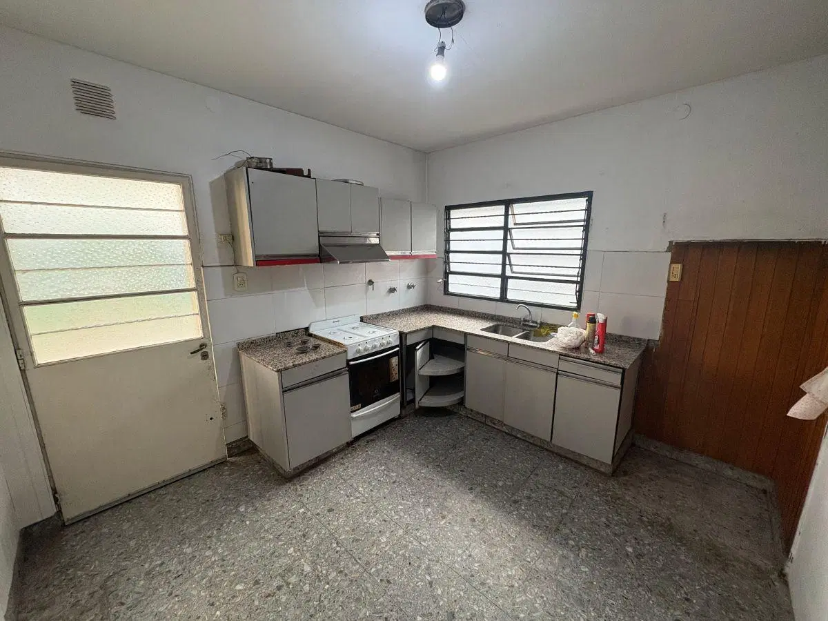 Casa Americana 3 Ambientes en Venta - Apto Crédito - 275m2 - Morón Sur 4