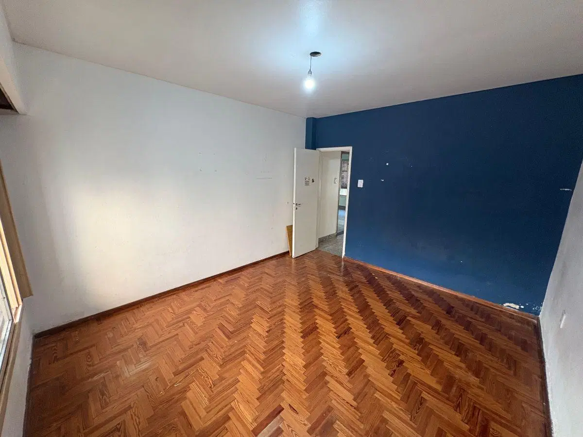 Casa Americana 3 Ambientes en Venta - Apto Crédito - 275m2 - Morón Sur 2