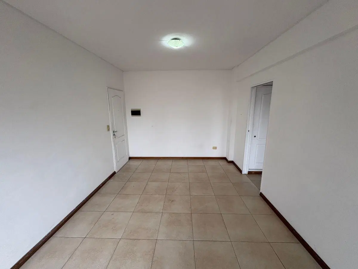 Departamento 2 ambientes en Alquiler - 40m2 - Excelente ubicación - Morón Centro 2