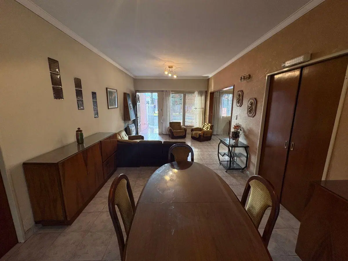 Chalet 3 Ambientes en Venta - Apto Crédito - Parque - Quincho con Parrilla - 247m2 - Castelar Centro 4